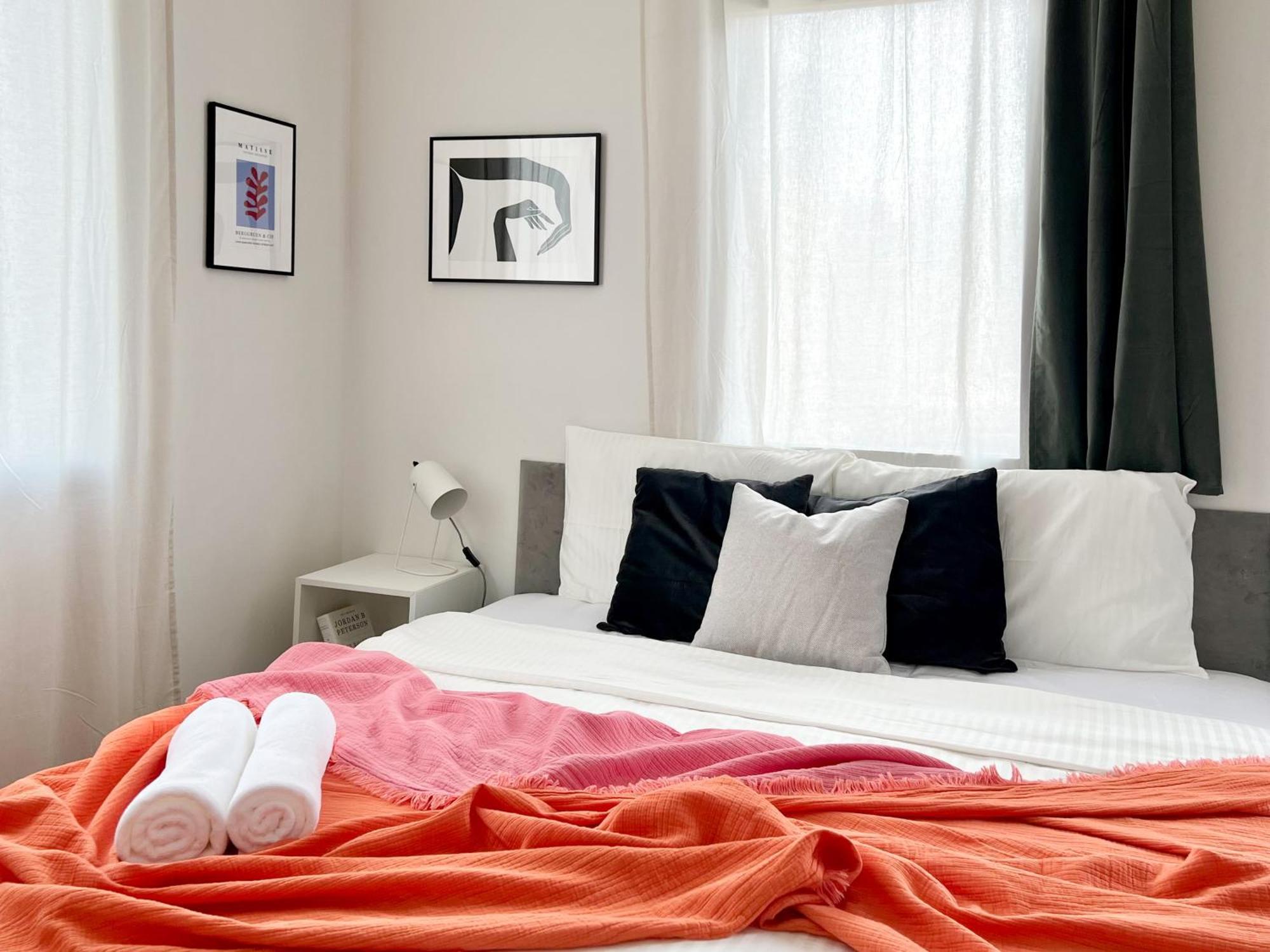 Favdubai Presents Cozy 2br Just A Few Steps To Jbr & Bla Bla With Amazing Marina Yachts View, Pool & Gym & Parking Housekeeping Service Upon Request Enjoy The Part Of Apartment Dubai
