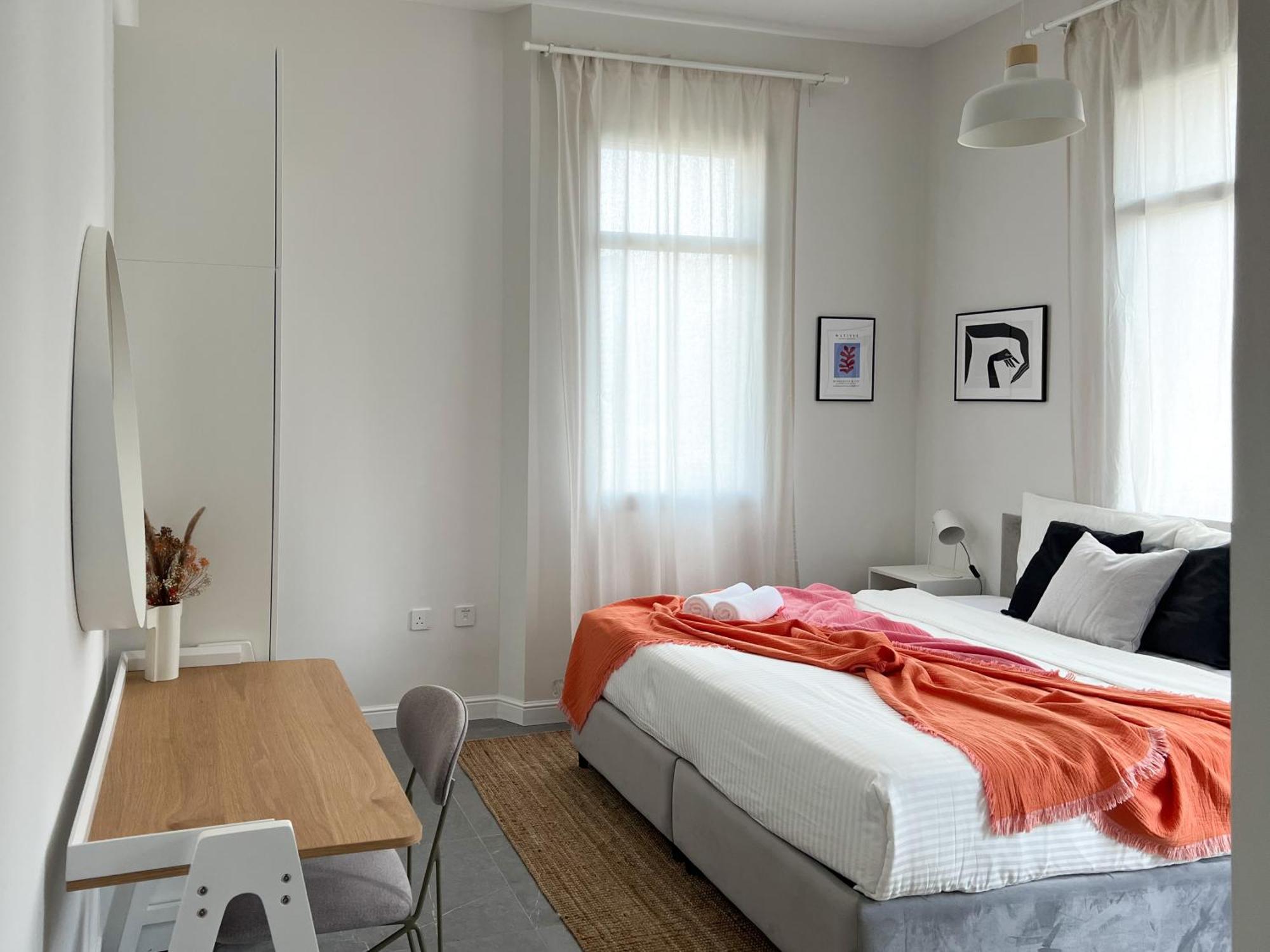 Favdubai Presents Cozy 2br Just A Few Steps To Jbr & Bla Bla With Amazing Marina Yachts View, Pool & Gym & Parking Housekeeping Service Upon Request Enjoy The Part Of Dubai